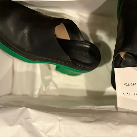 Bottega Veneta Black and Green Mules - Picture 7 of 8